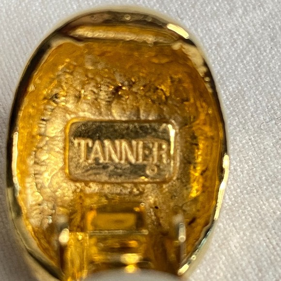 Tanner Clip On Earrings Pegasus Intaglio Carnelian Stone With Gold Tone Rim - Picture 8 of 9